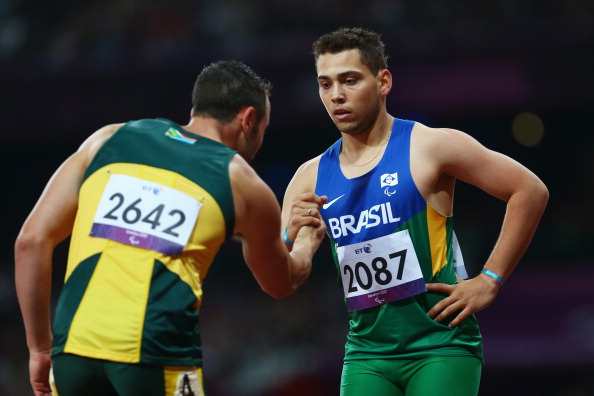 Alan Fonteles_Cardoso_Oliveira_of_Brazil_is_congratulated_by_Oscar_Pistorius_of_South_Africa_after_winning_gold_in_the_Mens_200m_-_T44