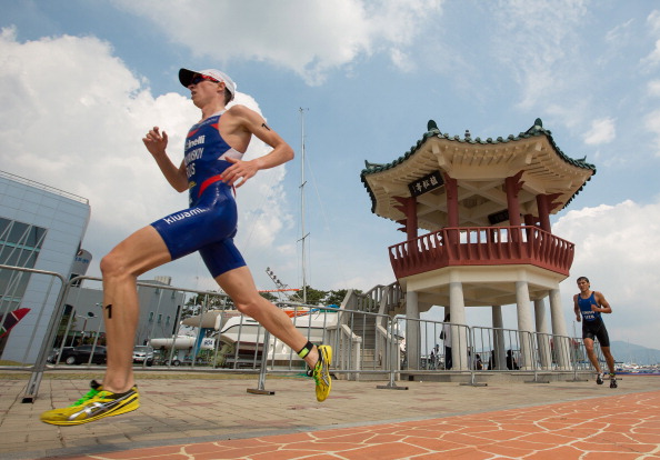 Dmitry Polyanskiy_runs_in_the_lead_en_route_to_winning_the_2012_Tongyeong_ITU_Triathlon_World_Cup