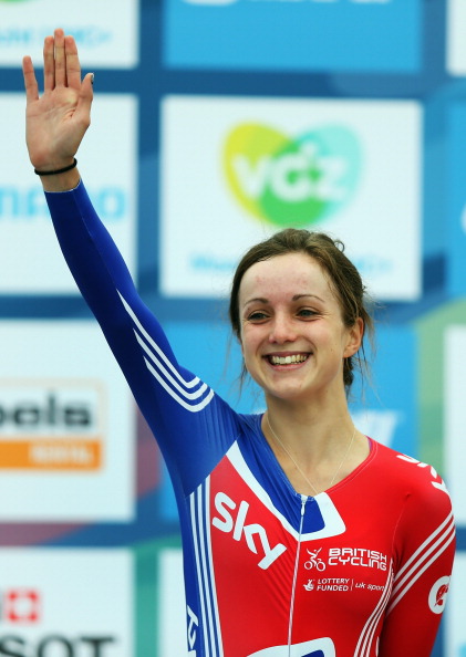 Elinor Barker_on_podium_after_winning_junior_world_time_trial_September_18_2012