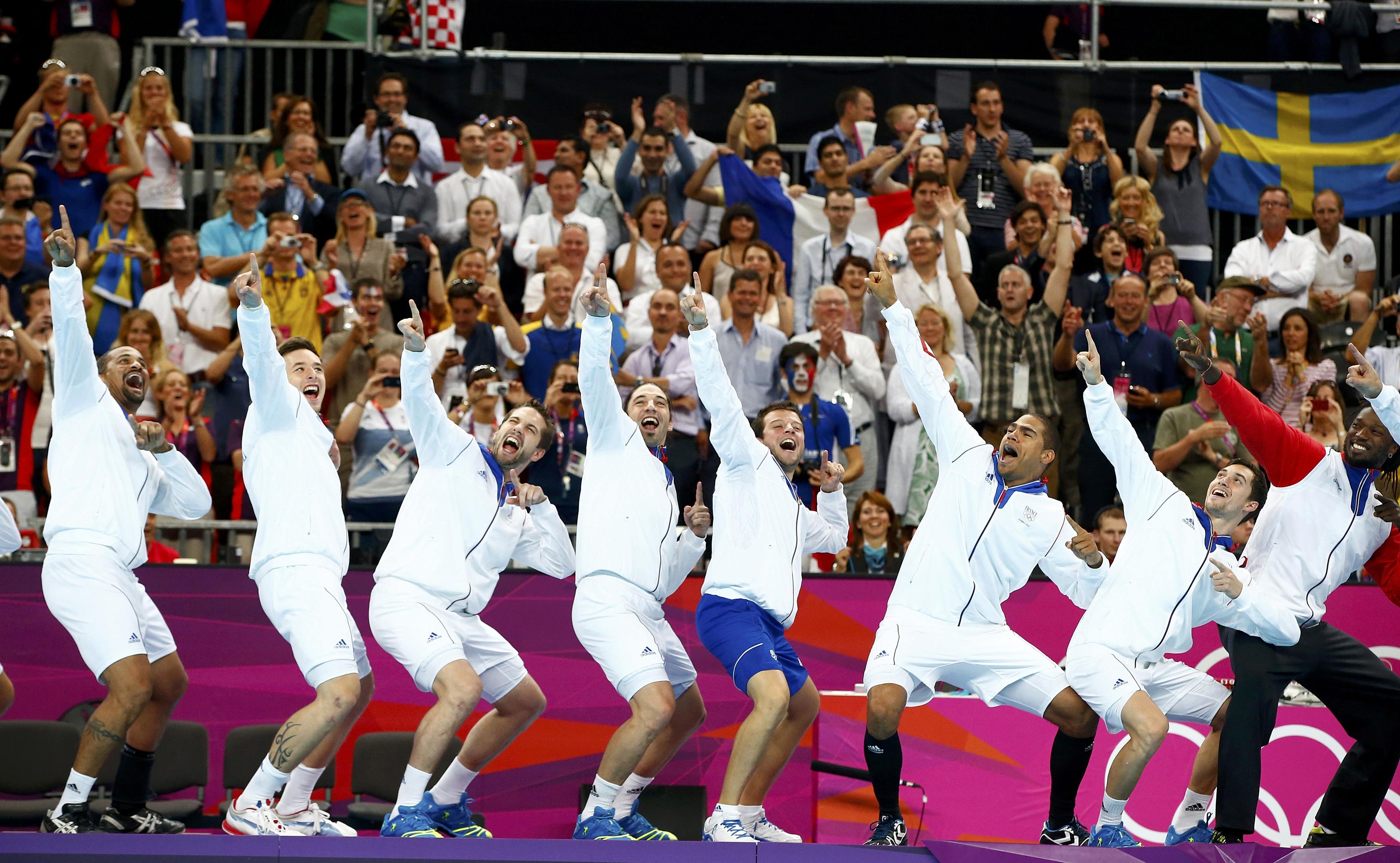 France celebrate_winning_London_2012_handball_gold