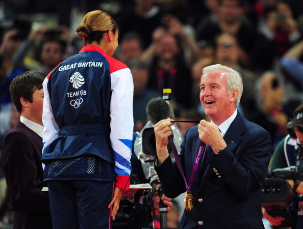 Gold medalist_Jessica_Ennis_of_Great_Britain_receives_her_medal_from_IOC_member_for_Great_Britain_Sir_Craig_Reedie_during_the_medal_ceremony_for_the_Womens_Heptathlon
