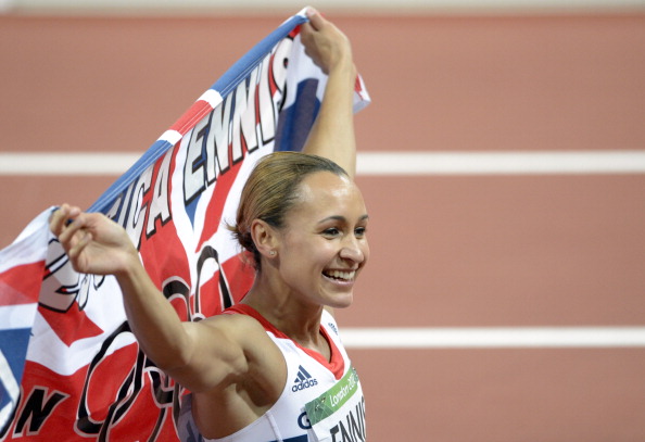 Jessica Ennis_with_flag_celebrating_winning_London_2012_heptathlon