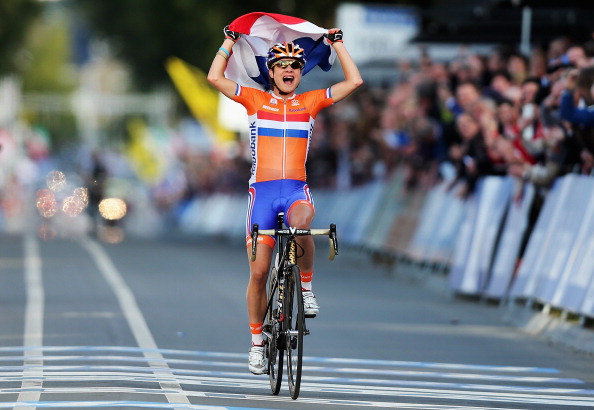Marianne Vos_wins_world_road_race_title_September_22_2012