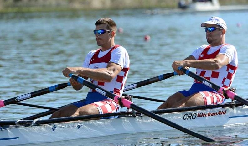 The Sinkovic_brothers_Martin_and_Valent_racing_in_the_mens_double_sculls_at_the_2012_European_Rowing_Championships_in_Varese