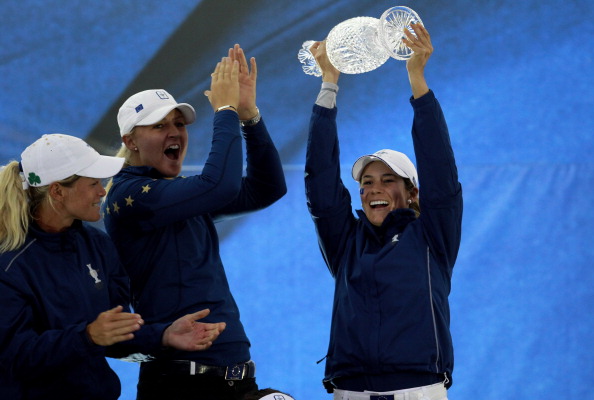 Europe celebrate_Solheim_Cup_victory_2011