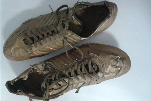 Spikes worn_by_Alberto_Juantorena_at_the_1976_Olympics_when_he_won_400m_and_800m_gold