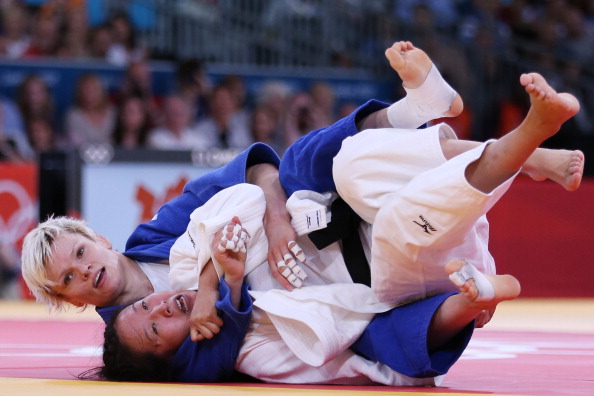 Urska Zolnir_of_Slovenia__Lili_Xu_of_China_in_the_womens_-63_kg_judo_at_the_London_2012_Olympic_Games