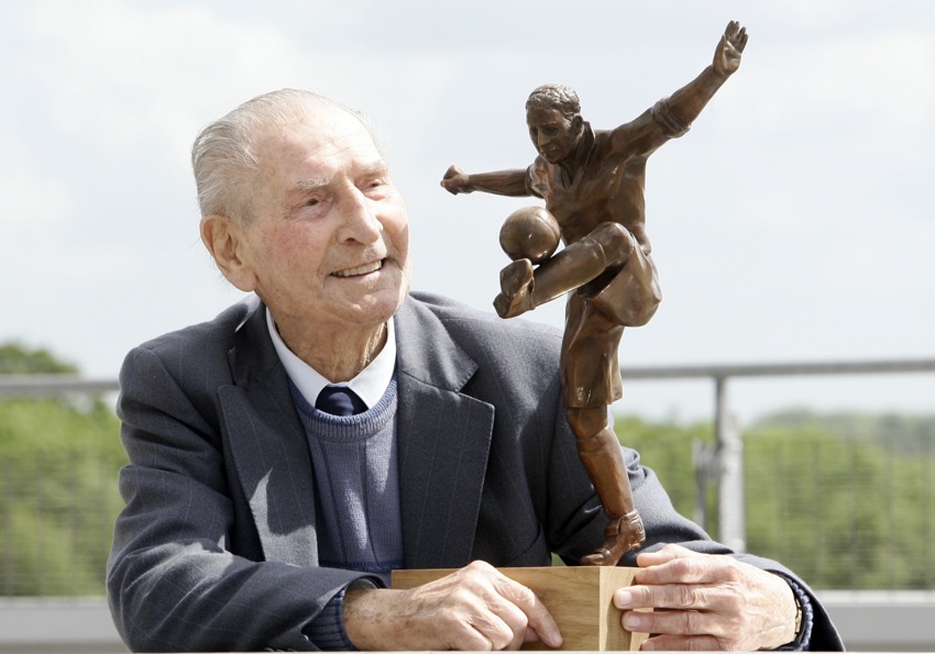 Ivor Powell with statue of himself