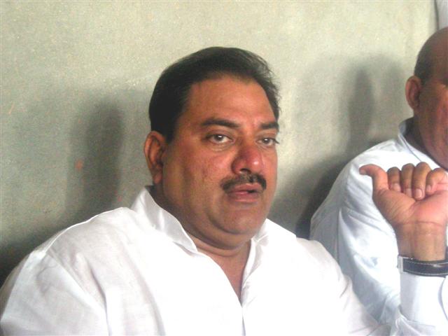 Abhay Singh Chautala head and shoulders