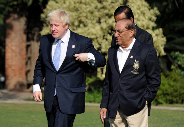 Vijay Kumar Malhotra with Boris Johnson New Delhi November 26 2012