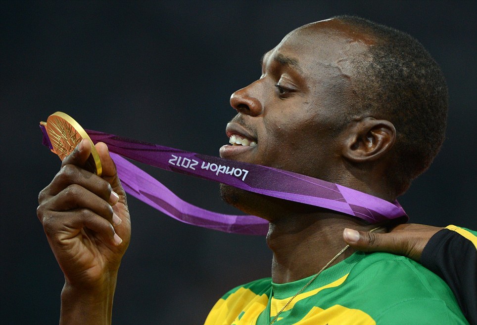 Usain Bolt looking at gold medal London 2012