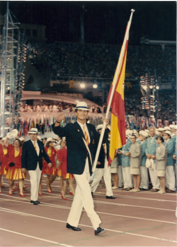 Prince Felipe carrying flag at Barcelona 1992