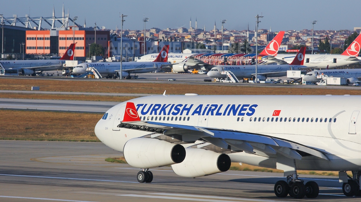 Turkish airlines plane