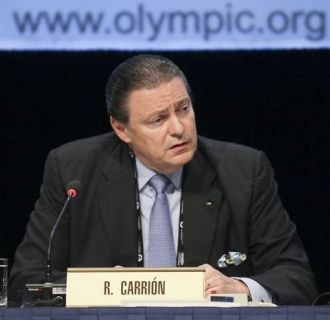 Richard Carrión in front of name badge