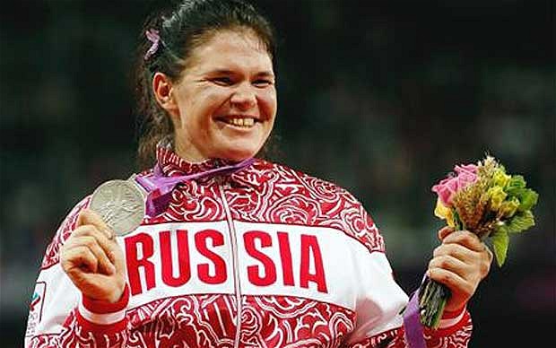Darya Pishchalnikova with London 2012 silver medal