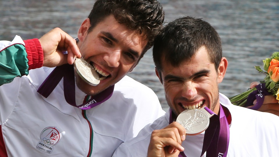 Fernando Pimenta celebrate London 2012 silver medal