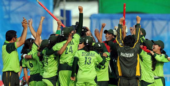 Pakistan women celebrate Asian Games victory 2010