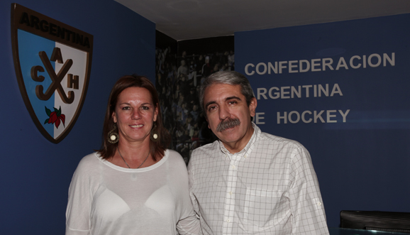 Sandra Isola with new Argentina Hockey President Anibal Fernandez