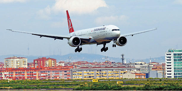 Turkish Airline plane landing