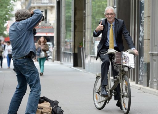 Brian Cookson on cycle in Paris