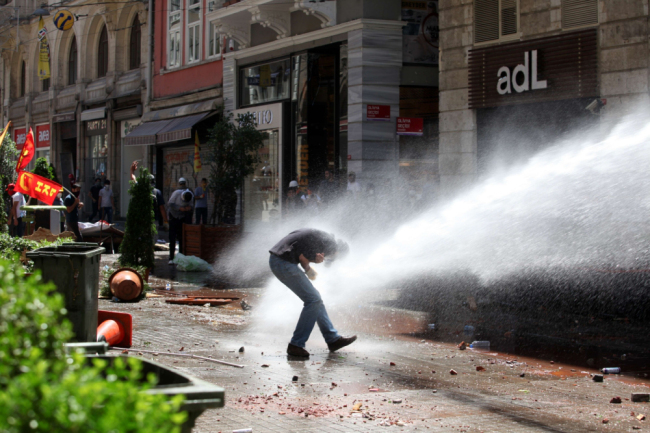Istanbul riot 3 May 2013