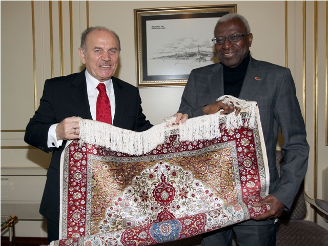 Lamine Diack presented with carpet in Istanbul