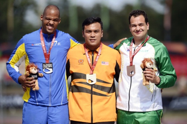 Malaysias Muhammad Zolkefli centre was victorious in the F20 shot put
