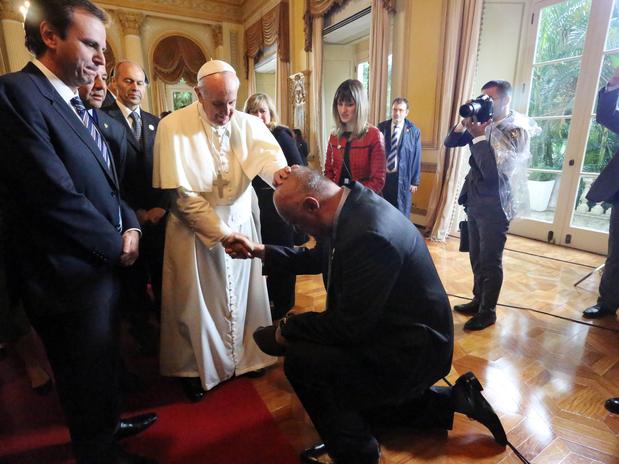 Pope Francis blesses Oscar Schmidt