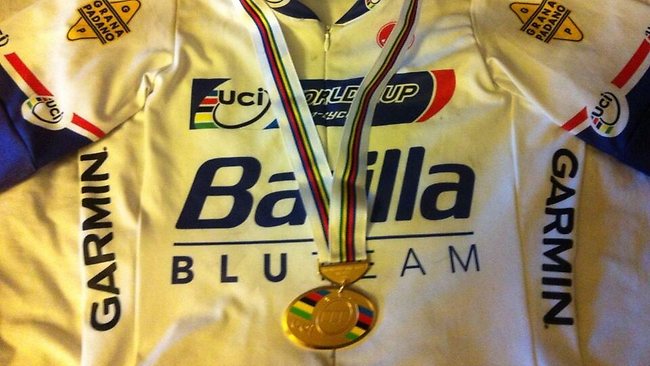 Zanardi tweeted this picture of his winning jersey adorned with his gold medal to followers