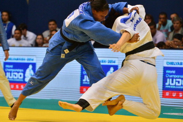 Colombia's Yuri Alvear (blue), seen here in her semi-final with South Korea's Ye-Sul Hwang, regained her world title in the under 70kg category