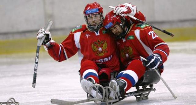 Dmitry Lisov (left) was present at the ice sledge hockey media master class held at the Shayba Arena in Sochi