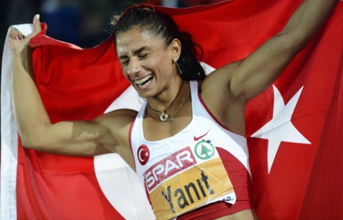 Nevin Yanıt with Turkish flag