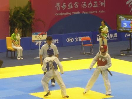 South Korean and Iranian taekwondo finalists size each other up midway through their under 63kg showdown