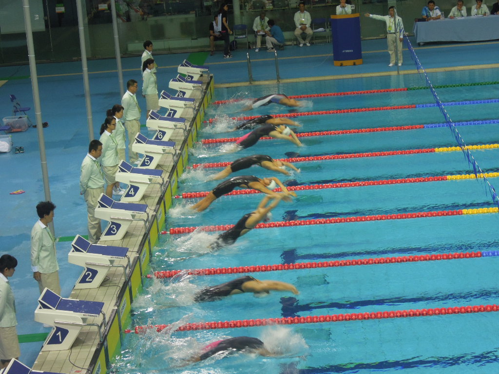 The womens 100m backstroke semi-final on day one in the pool