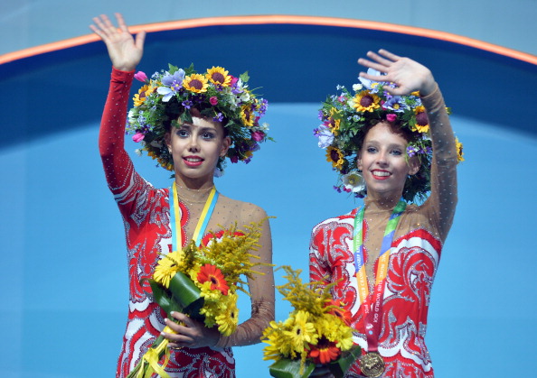 Margarita Mamun and Yana Kudryavtseva shared the top spot of the clubs podium after tying at the Rhythmic Gymnastics World Championships