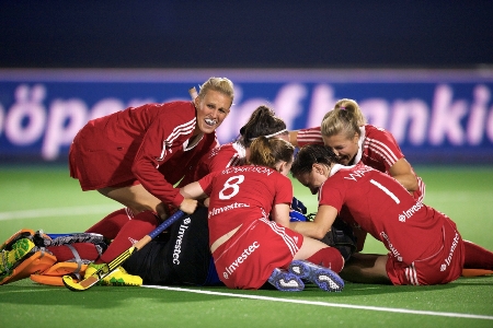 England's women have booked their place at the 2013 EuroHockey Final