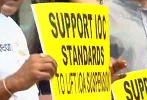 Clean Sport India protested before the meeting about the involvement in the Indian Olympic Association of senior officials linked to corruption