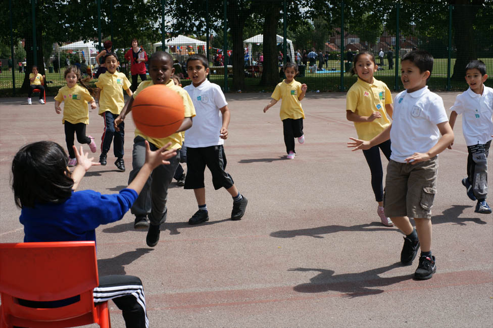 schoolchildren basketball