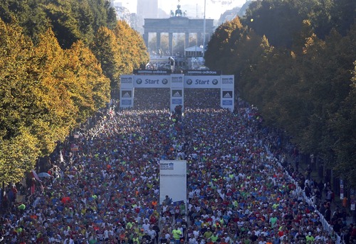 More than 40,000 runners took part in the 40th Berlin Marathon, which started in front of the Brandenburg Gate 