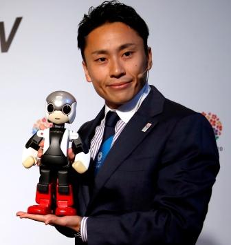 Fencer Yuki Ota appearing alongside the robot Mirata here to emphasise Tokyo 2020s technological prowess