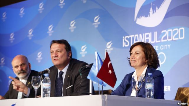 Hasan Arat (centre) is confident that Istanbul can win its bid to host the 2020 Olympics and Paralympics