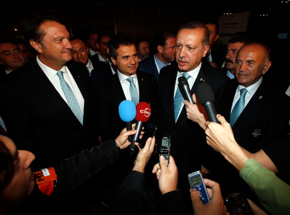 Hasan Arat alongside Turkish Prime Minister Recep Tayyip Erdogan following Istanbuls presentation ahead of their second place finish