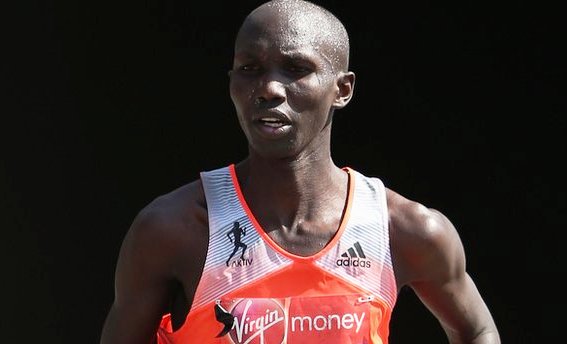 Kenyan Wilson Kipsang has smashed his compatriot Patrick Makaus world marathon record in Berlin today