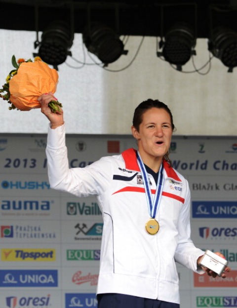 Olympic champion Émilie Fer added World Championship gold to her collection in Prague