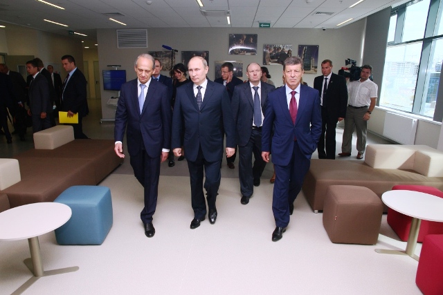 Russian President Vladimir Putin (centre) gets the grand tour of the new RIOU Sochi campus