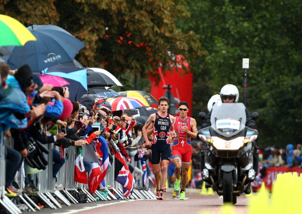 The rain was failing to dampen the crowds excitement as Brownlee and Gomes endured a pulsating running battle for the world title
