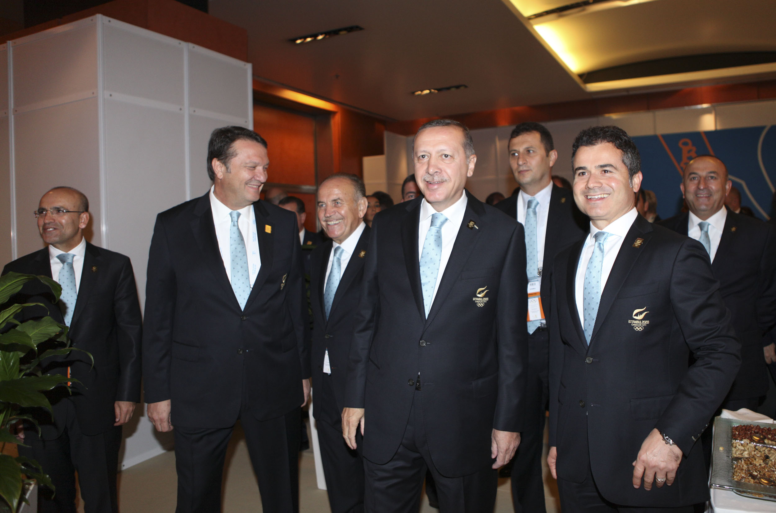 Turkish Prime Minister Recep Tayyip Erdogan alongside the 2020 team