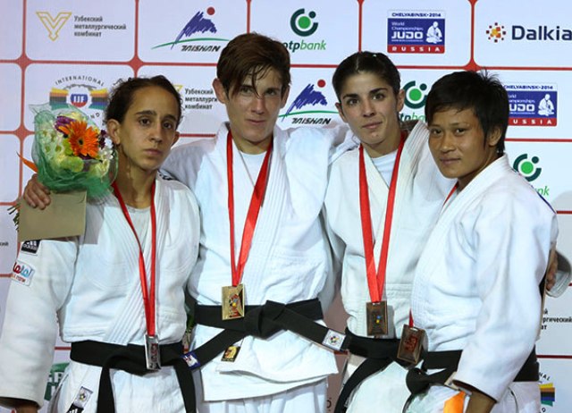 Athens 2004 bronze medal winner Ilse Helen (second from left) celebrates her record breaking victory in Tashkent
