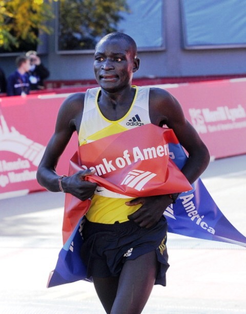 Dennis Kimetto lead home a Kenyan top three in Chicago setting a course record time of 2:03:45