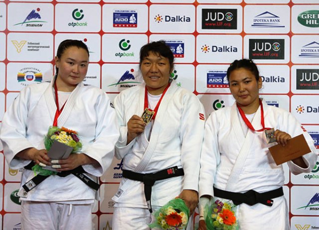 Gulzhan Issanova of Kazakhstan (centre) secured her second Grand Prix gold in as many events in Tashkent